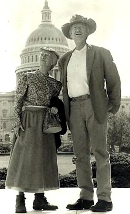 Buddy Ebsen as Jed Clampett and Irene Ryan as Granny (1970)