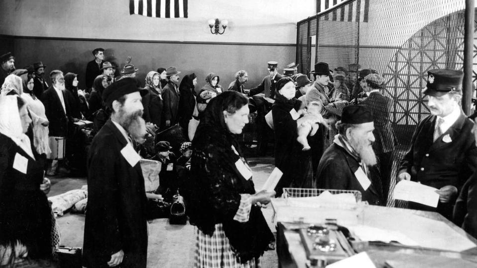 Jewish immigrants arrive at Ellis Island, 1910