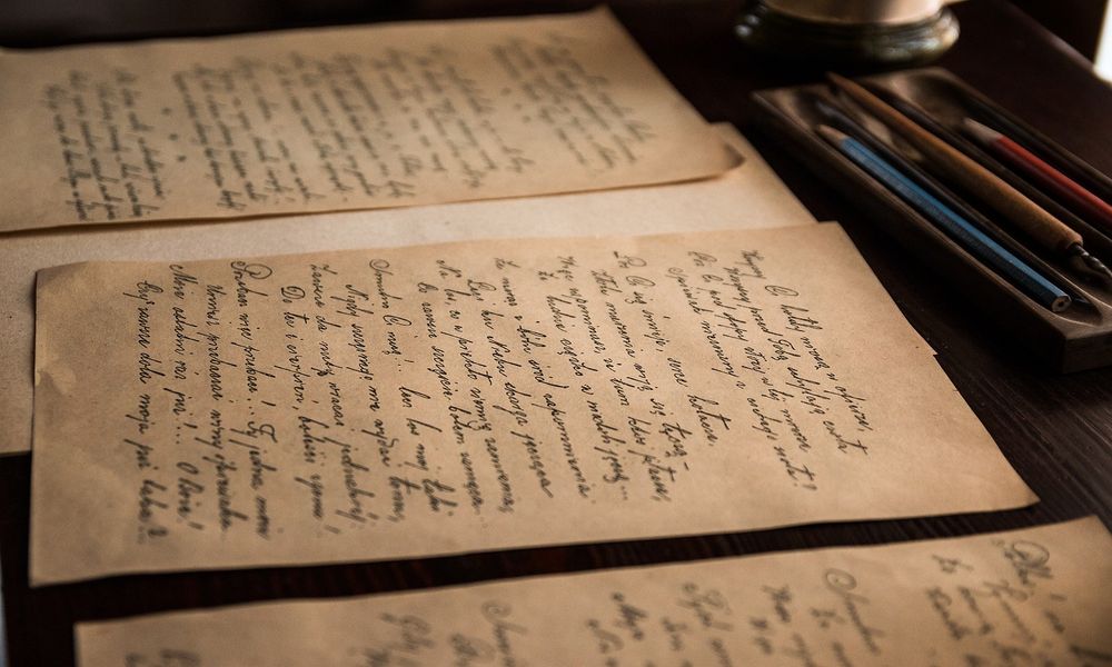 Handwritten Letters and Pen‑Pal Bonds