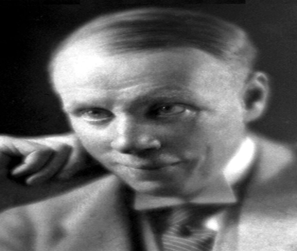 Sinclair Lewis: Critiquing Small-Town Life in Main Street