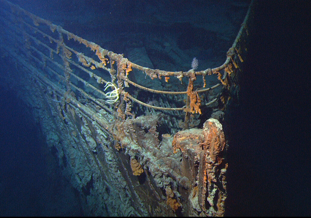 Titanic_wreck_bow (1)