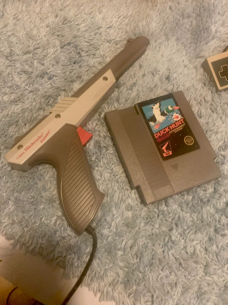 Duck hunt cartridge with pistol