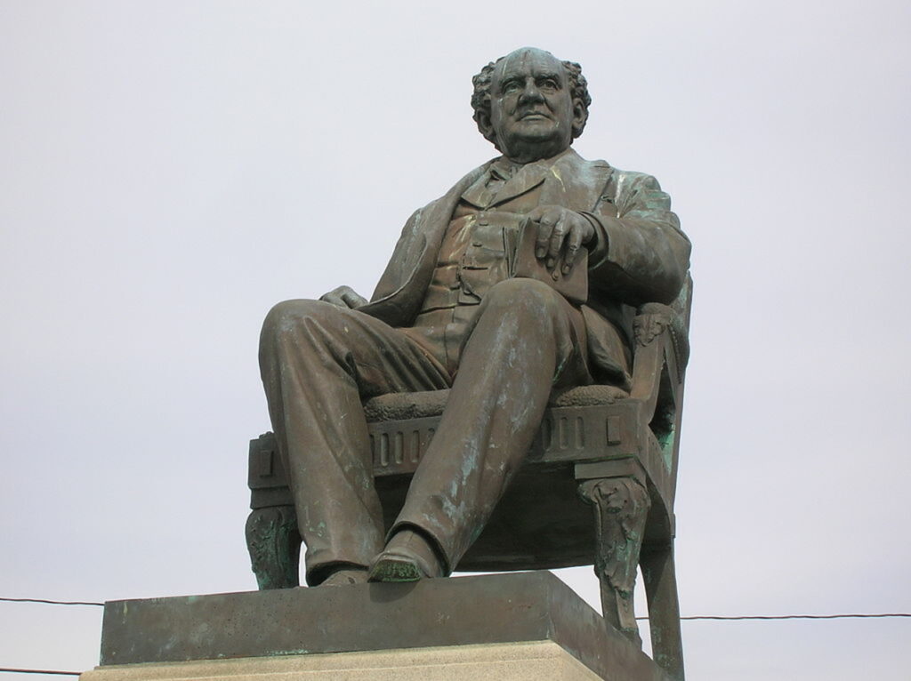 pt barnums statue