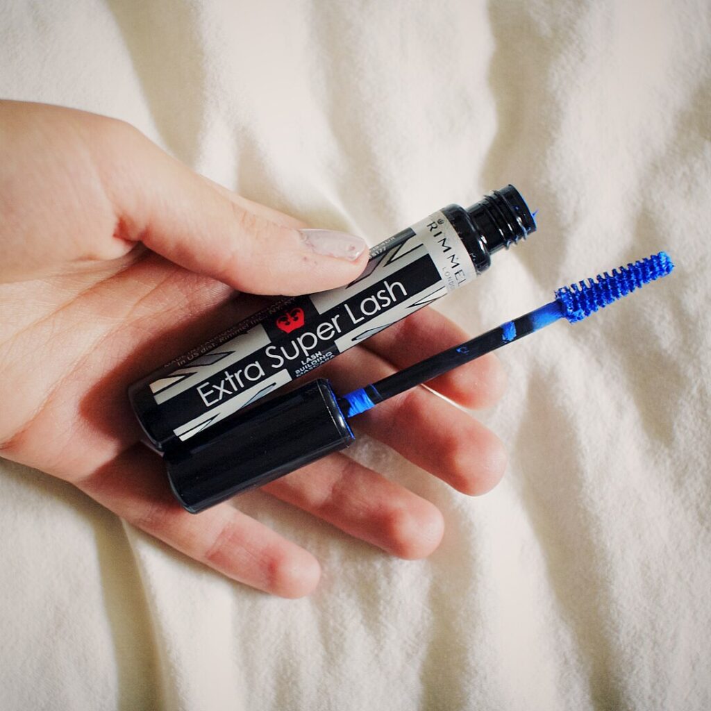 Blue_mascara