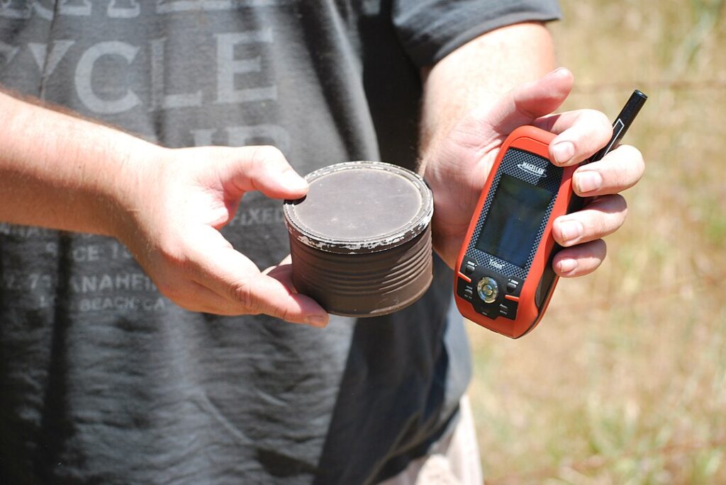 Geocaching Adventures: Treasure Hunt 2.0