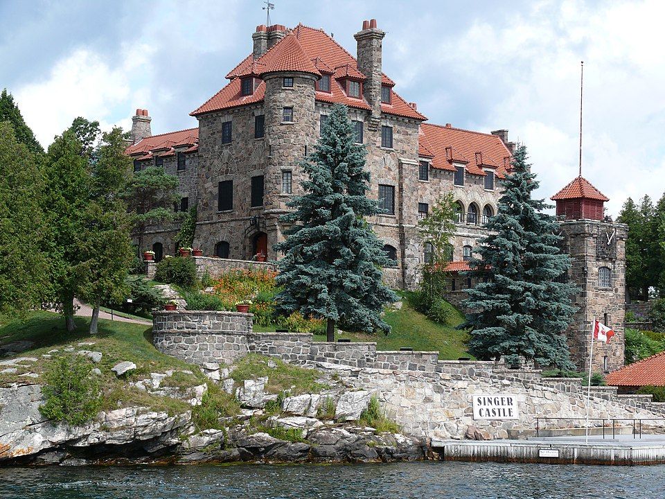 Singer Castle: Secrets of Dark Island