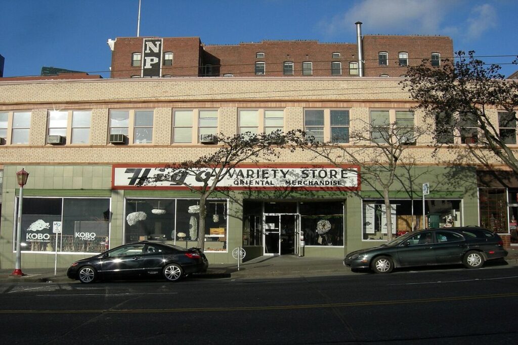 Exploring Other Iconic Defunct Stores