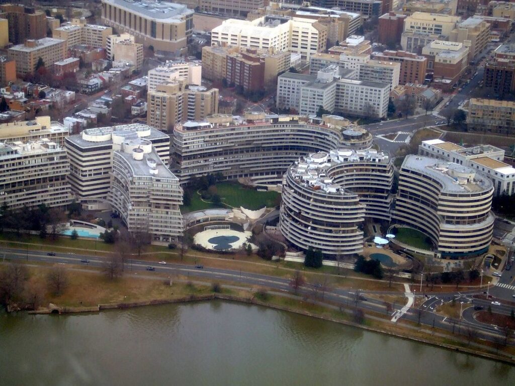 Watergate: Breaking the Presidency