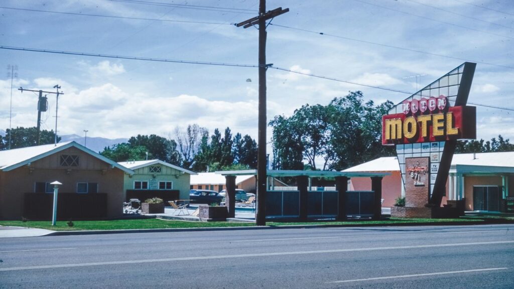 10 Iconic American Roadside Attractions from the Mid-20th Century