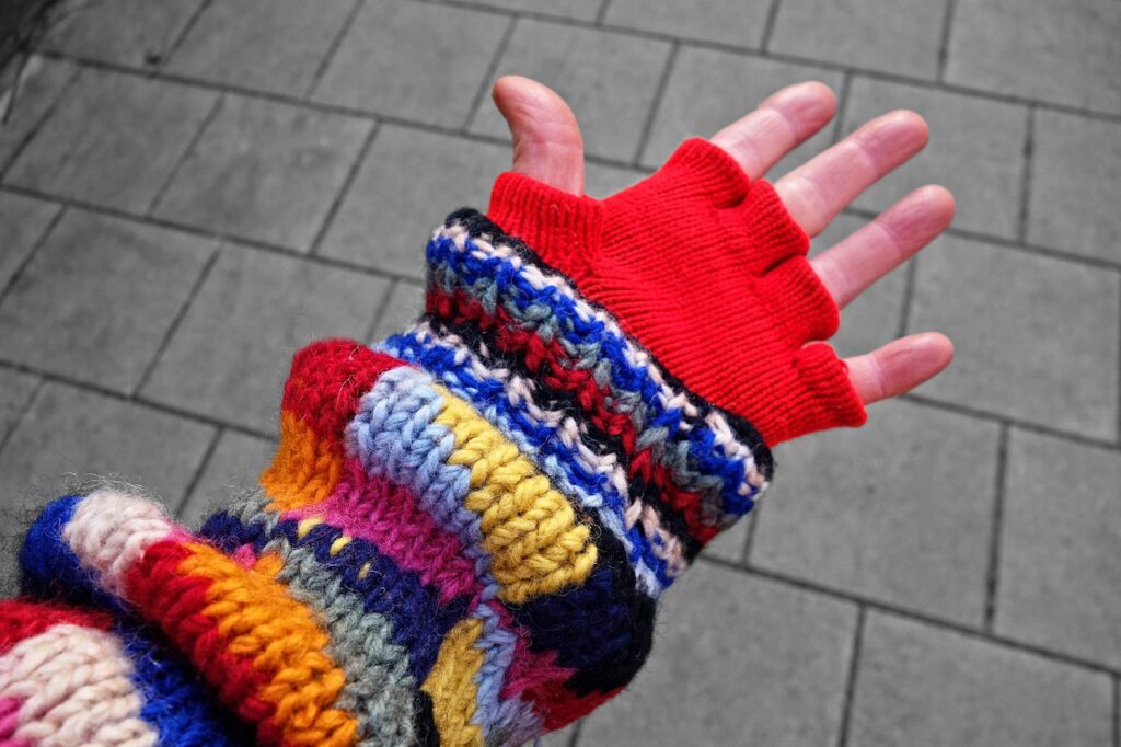 Fingerless Gloves: Punk Meets Pop