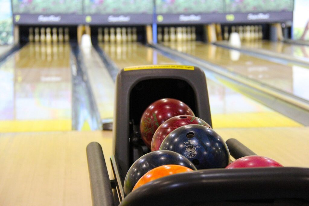 Social Scenes: Bowling Alleys & Arcades