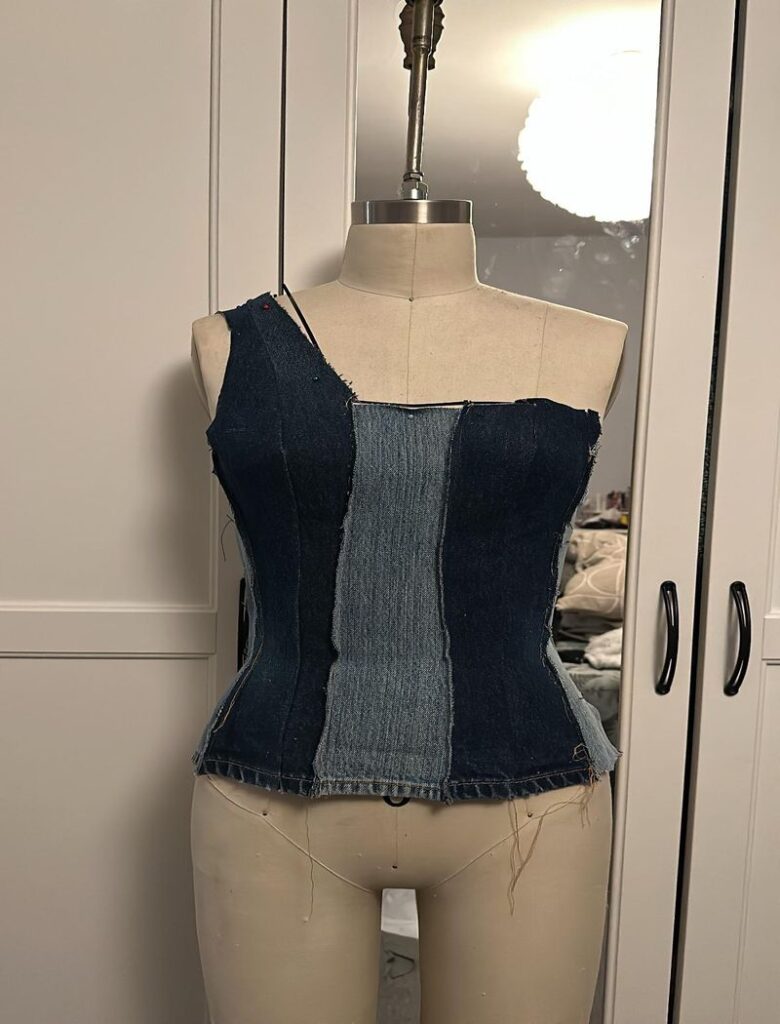 Corset Tops: Structured Silhouette