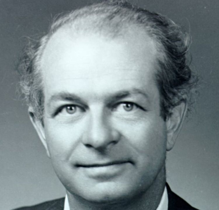 Linus Pauling: Molecular Scale Genius