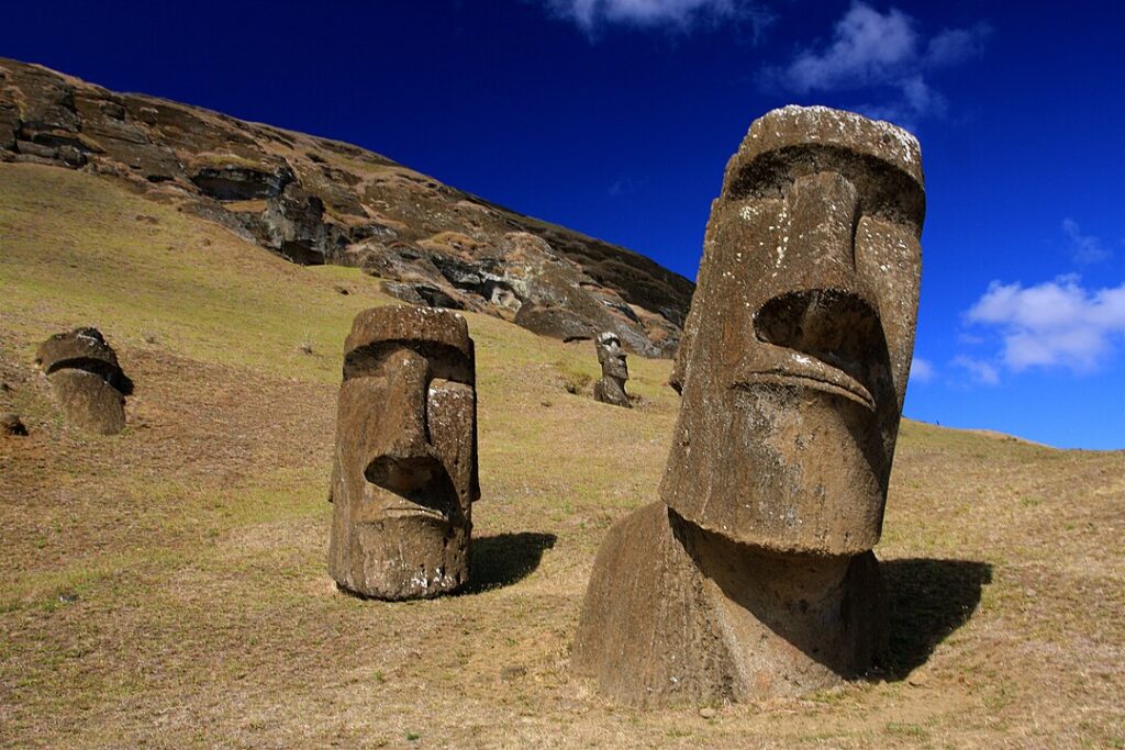-Moai_at_Rano_Raraku_-_Easter_Island_(5956405378)