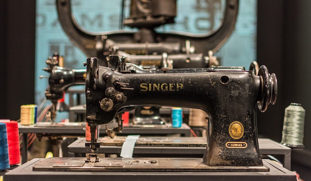 Singer - Sewing Machines: Threads of Time