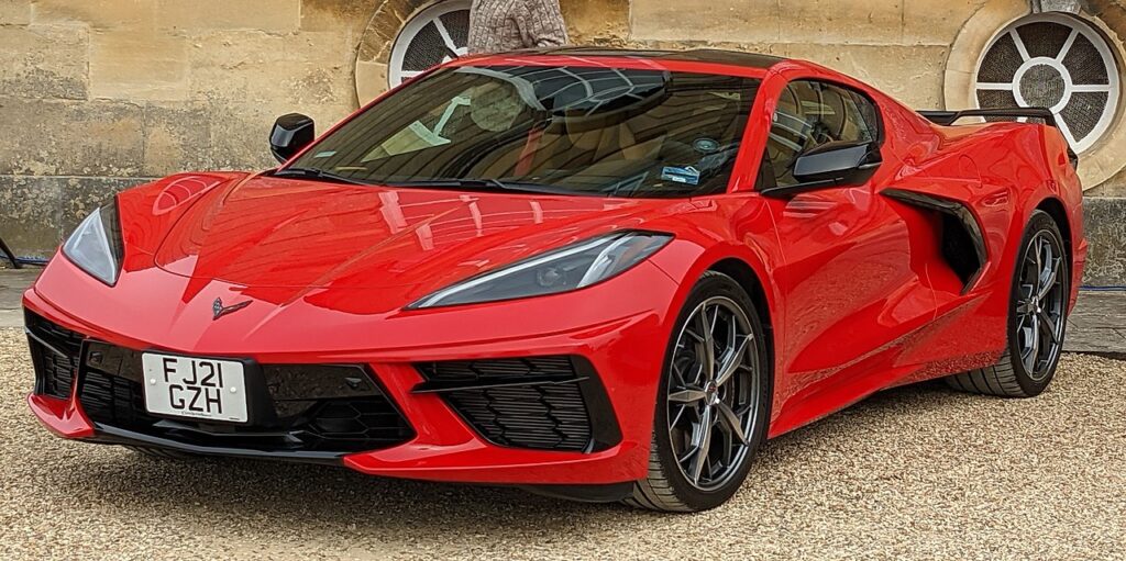 Chevrolet Corvette Stingray: Sleek Design
