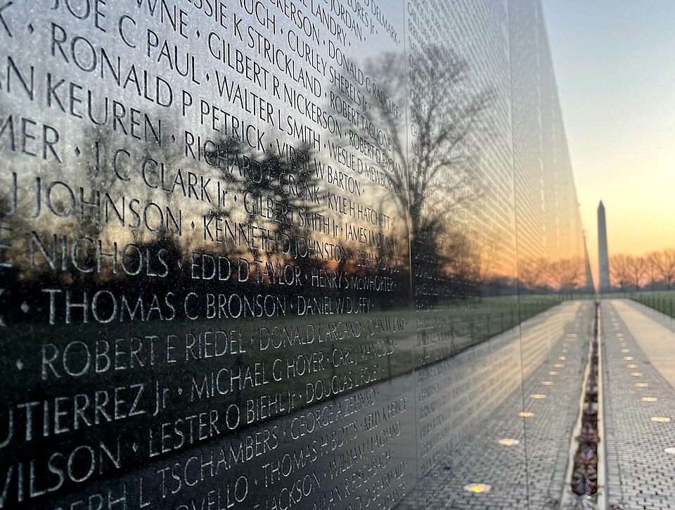 Vietnam Veterans Memorial: Reflecting Sacrifice
