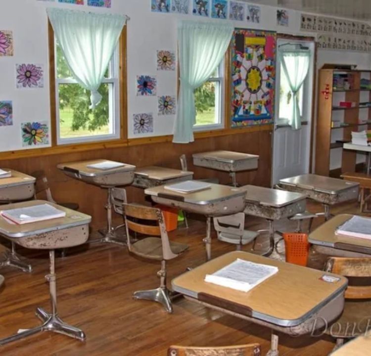 Education Dynamics in Amish Towns