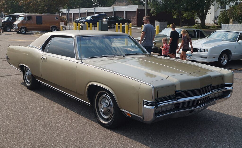Mercury Marquis: Elegance on the Move